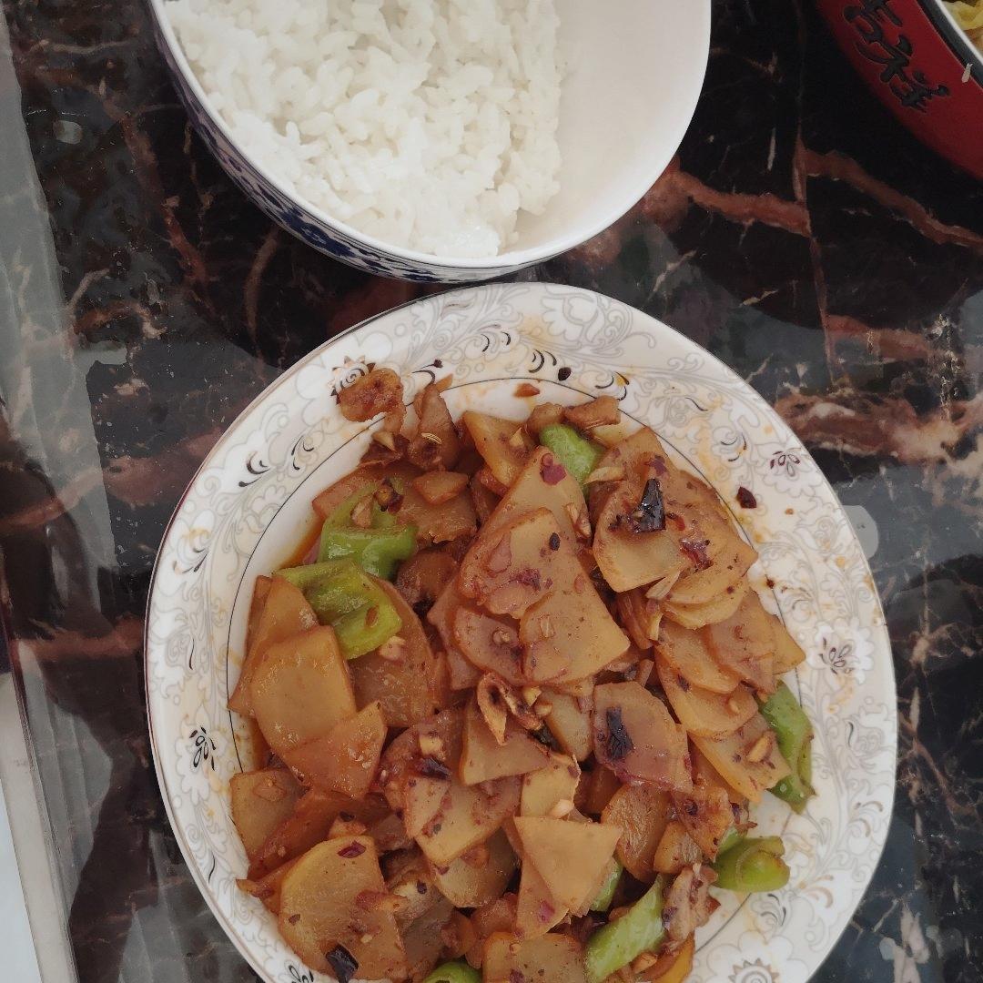 五花肉干煸土豆片