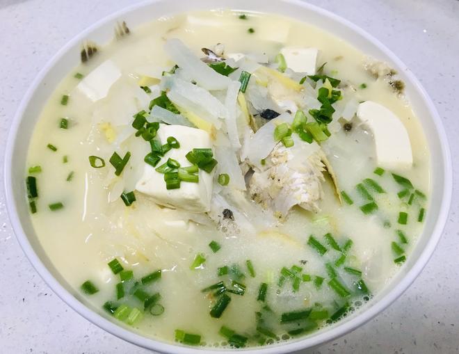 营养鲜美的鲫鱼豆腐萝卜汤的做法