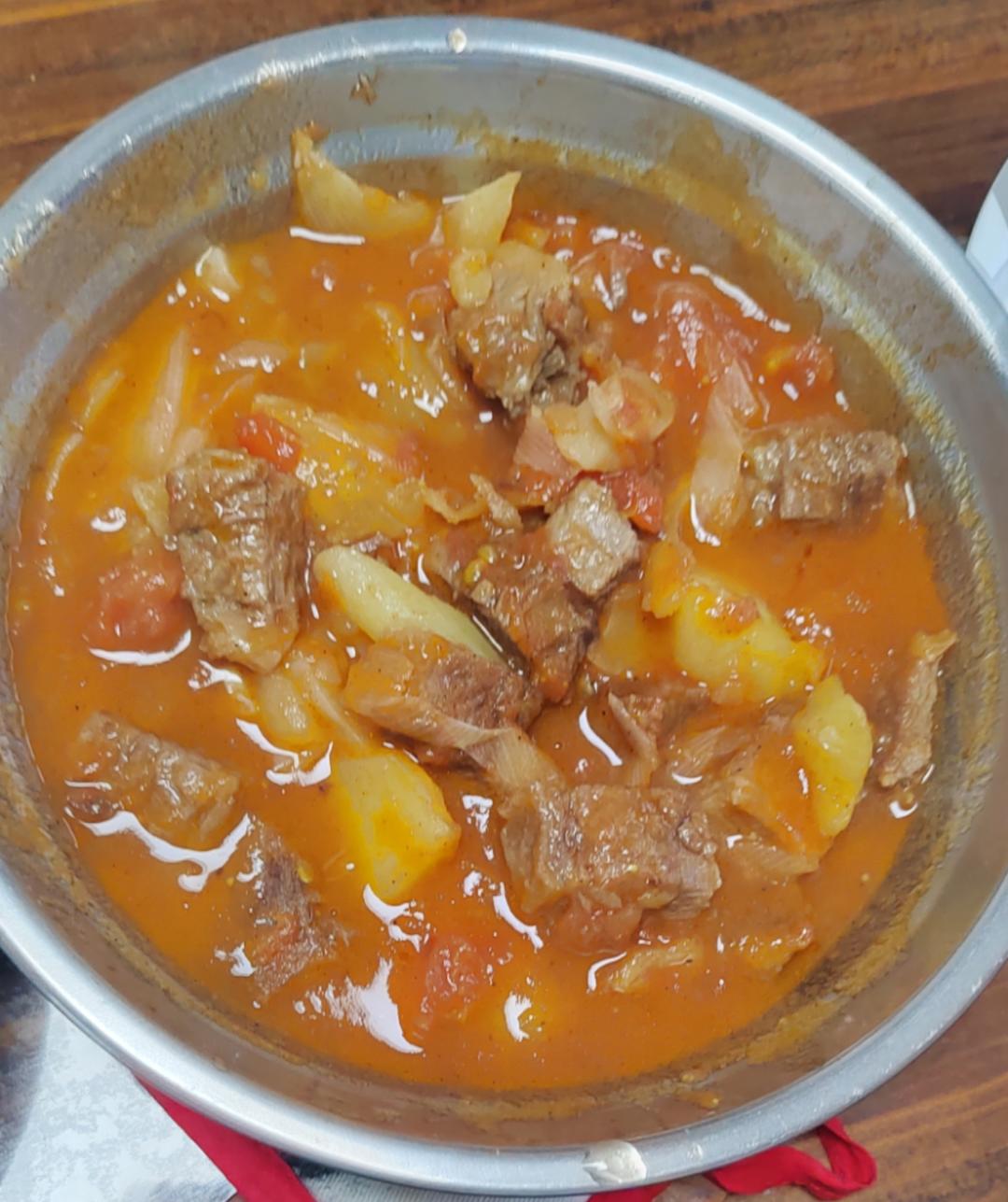 厨师长教你：“西红柿炖牛肉”的家常做法，营养又美味