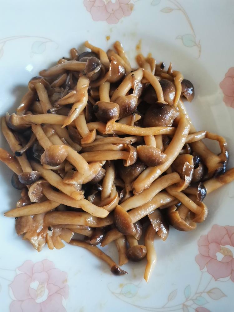 小炒蟹味菇的做法