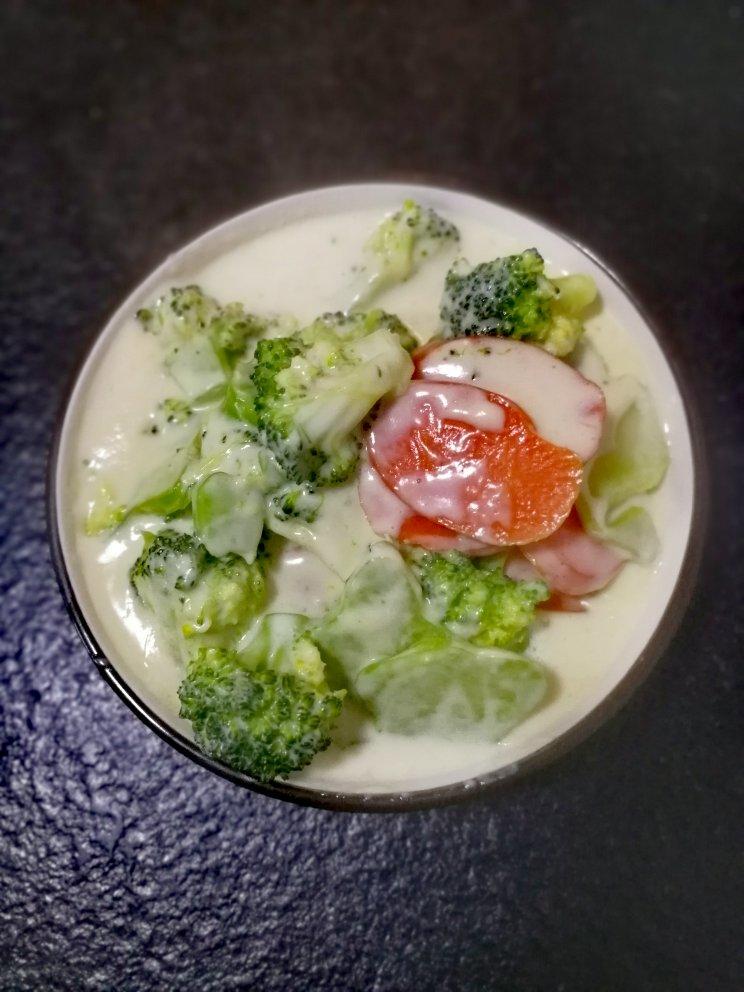 椰汁牛奶炖木耳西兰花