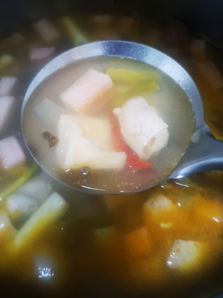酸辣开胃的改良酸萝卜老鸭汤的做法