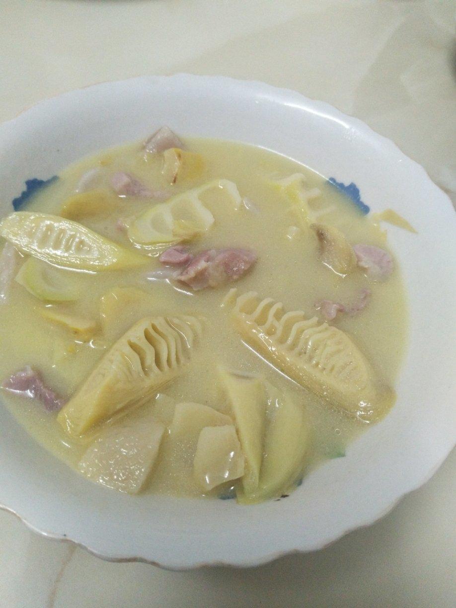 咸肉炖春笋