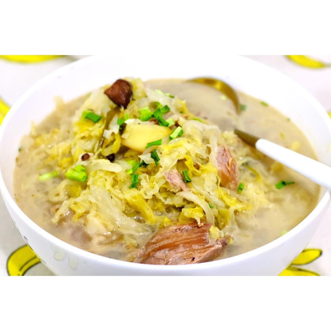 大骨棒炖酸菜