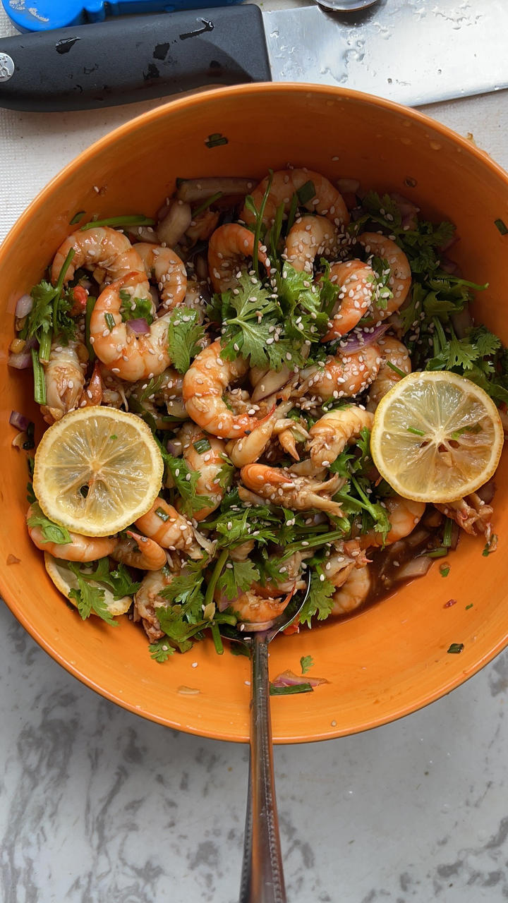 【泰式酸辣柠檬虾】做法简单，酸辣爽口，虾肉Q弹，一口一个超过瘾！