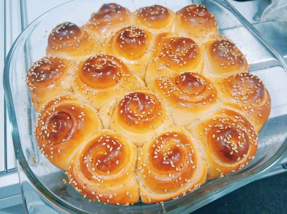 此配方不用厨师机也能做出媲美私房的蜂蜜脆底小面包