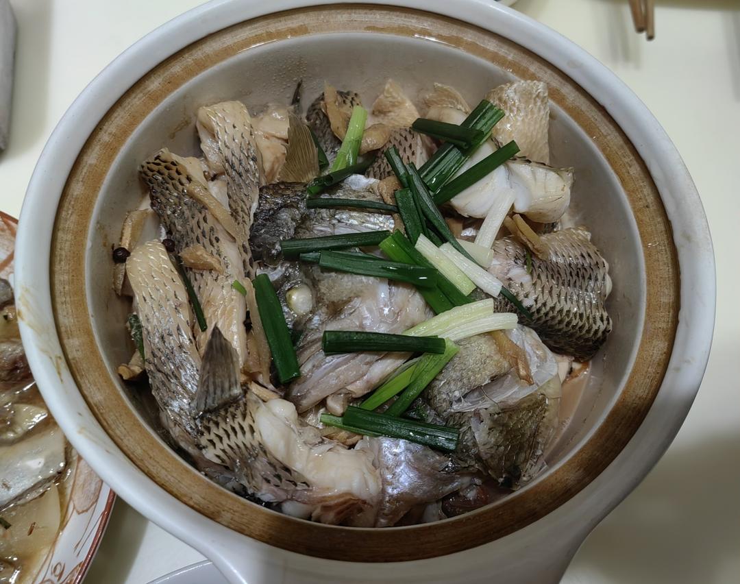 鲜嫩豆腐鲈鱼煲