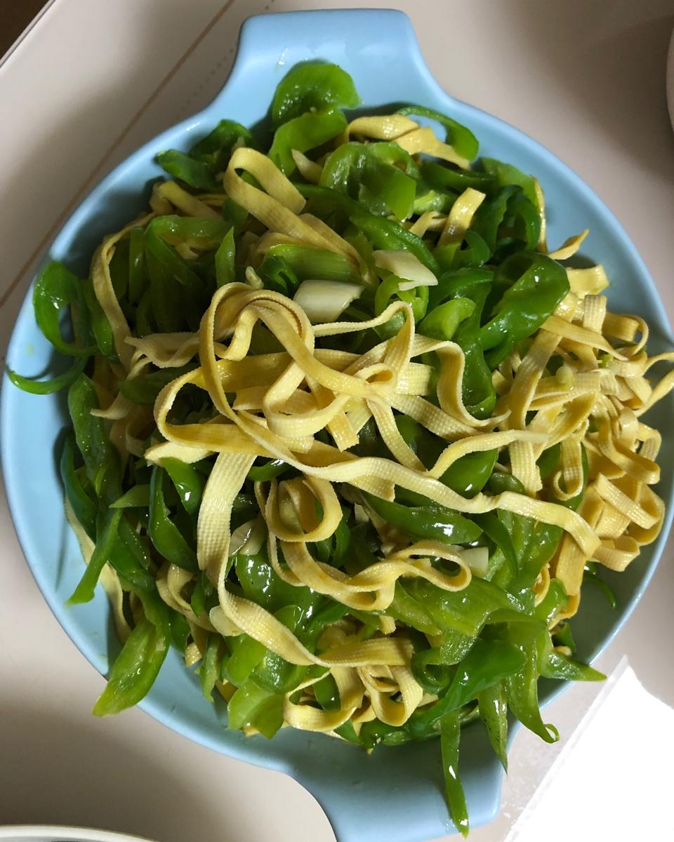 青椒豆腐皮炒肉丝