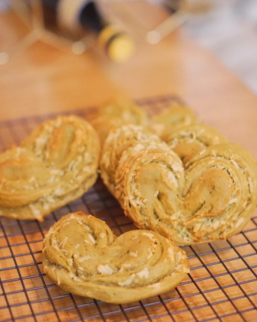 心形火龙果椰蓉面包