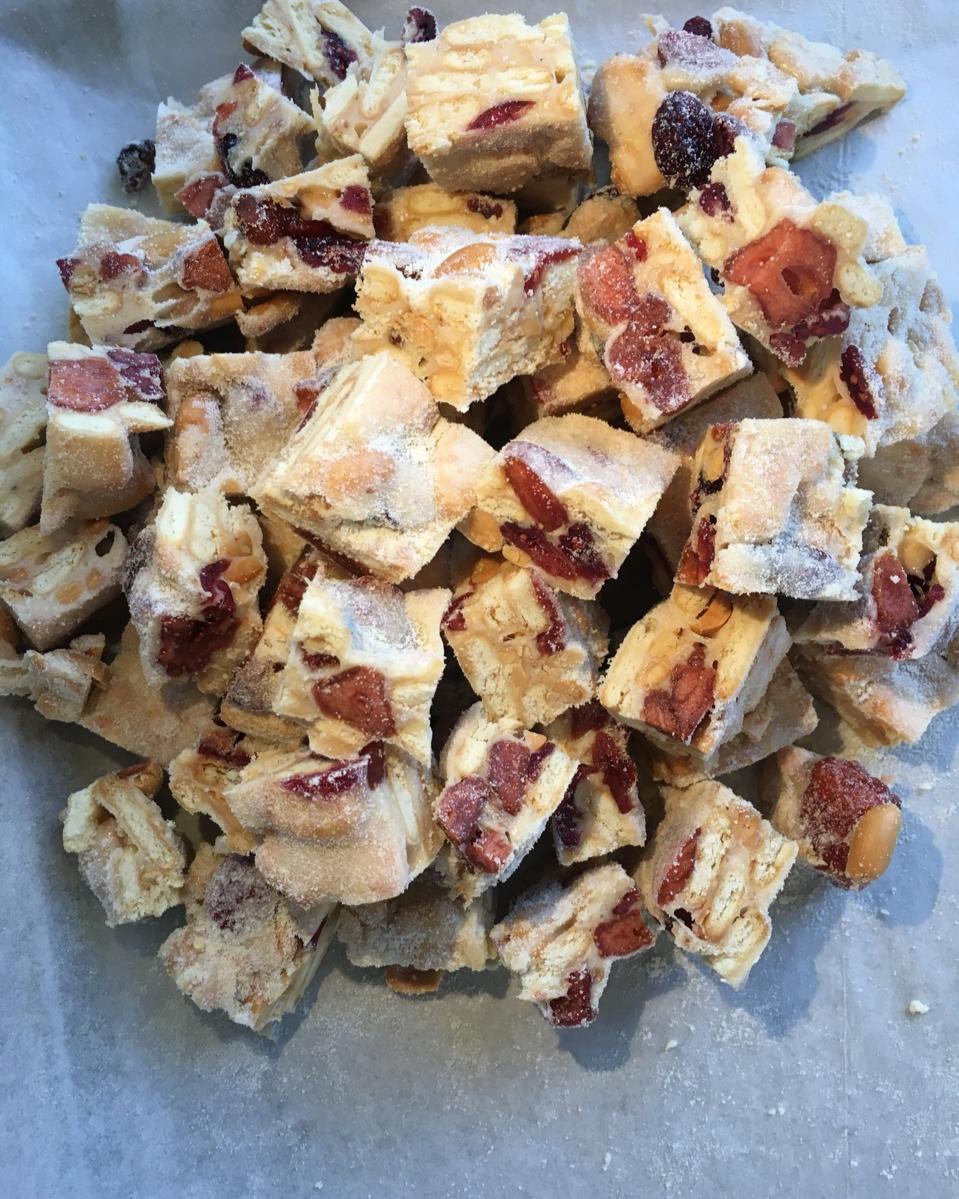 网红款草莓干雪花酥