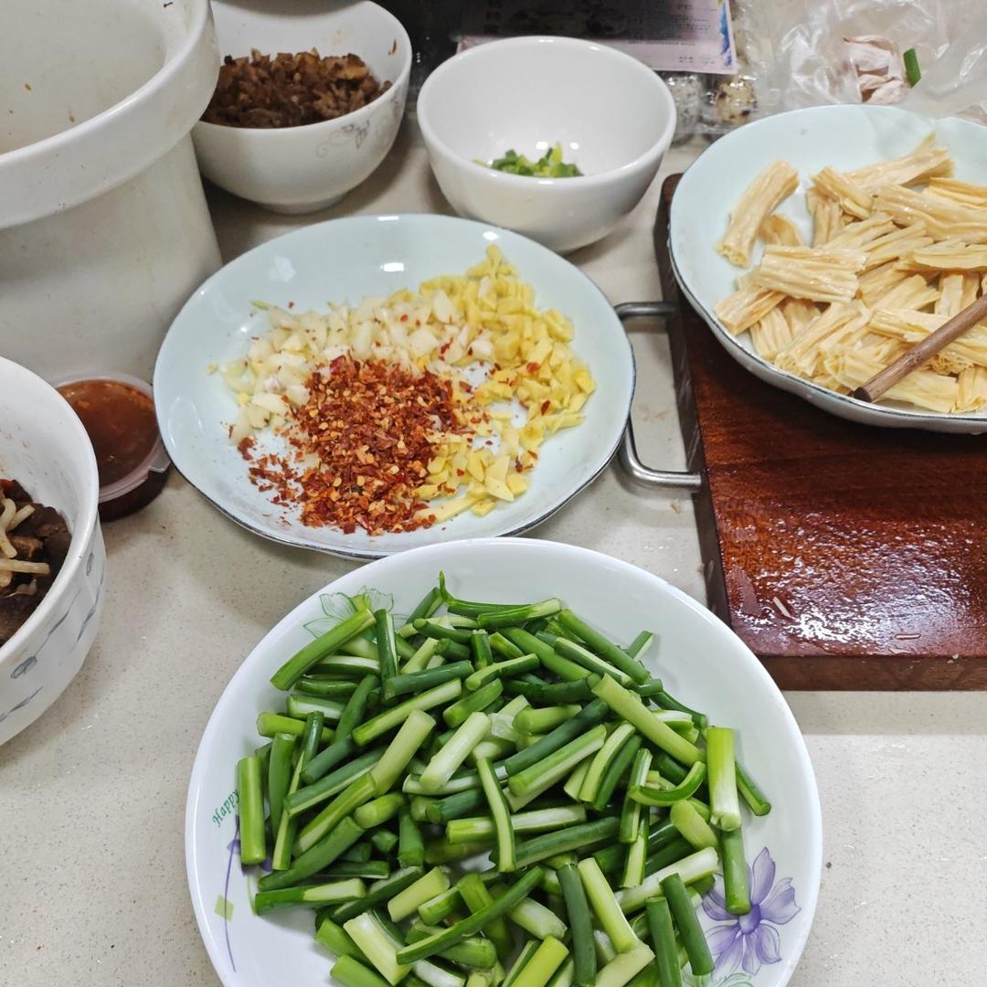 蒜苗炒肉丝