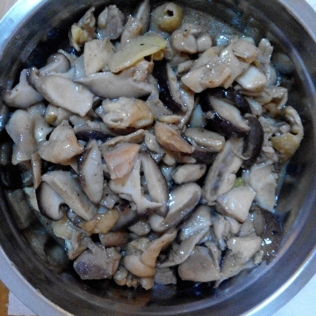 蘑菇滑鸡（香菇滑鸡）