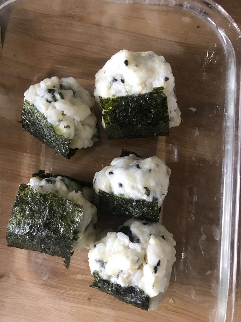 海苔肉松饭团