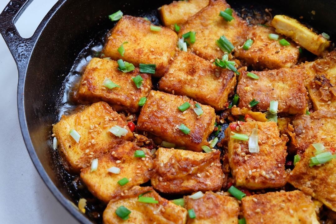 完胜路边摊：香煎孜然豆腐