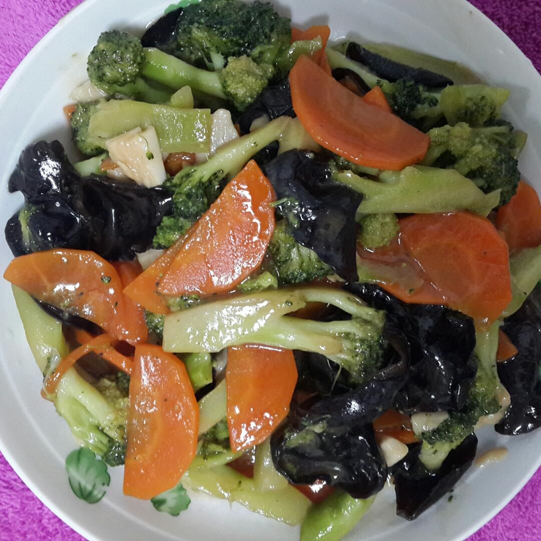 清炒木耳西兰花