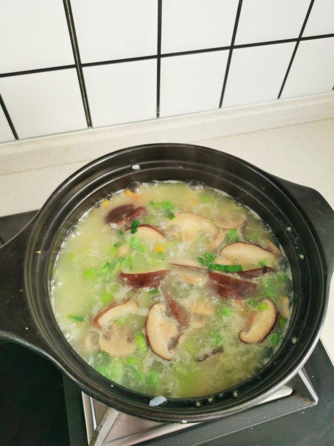 十五分钟快手之美味蘑菇青菜粥(附5分钟电饭煲电压力锅更快捷方法)