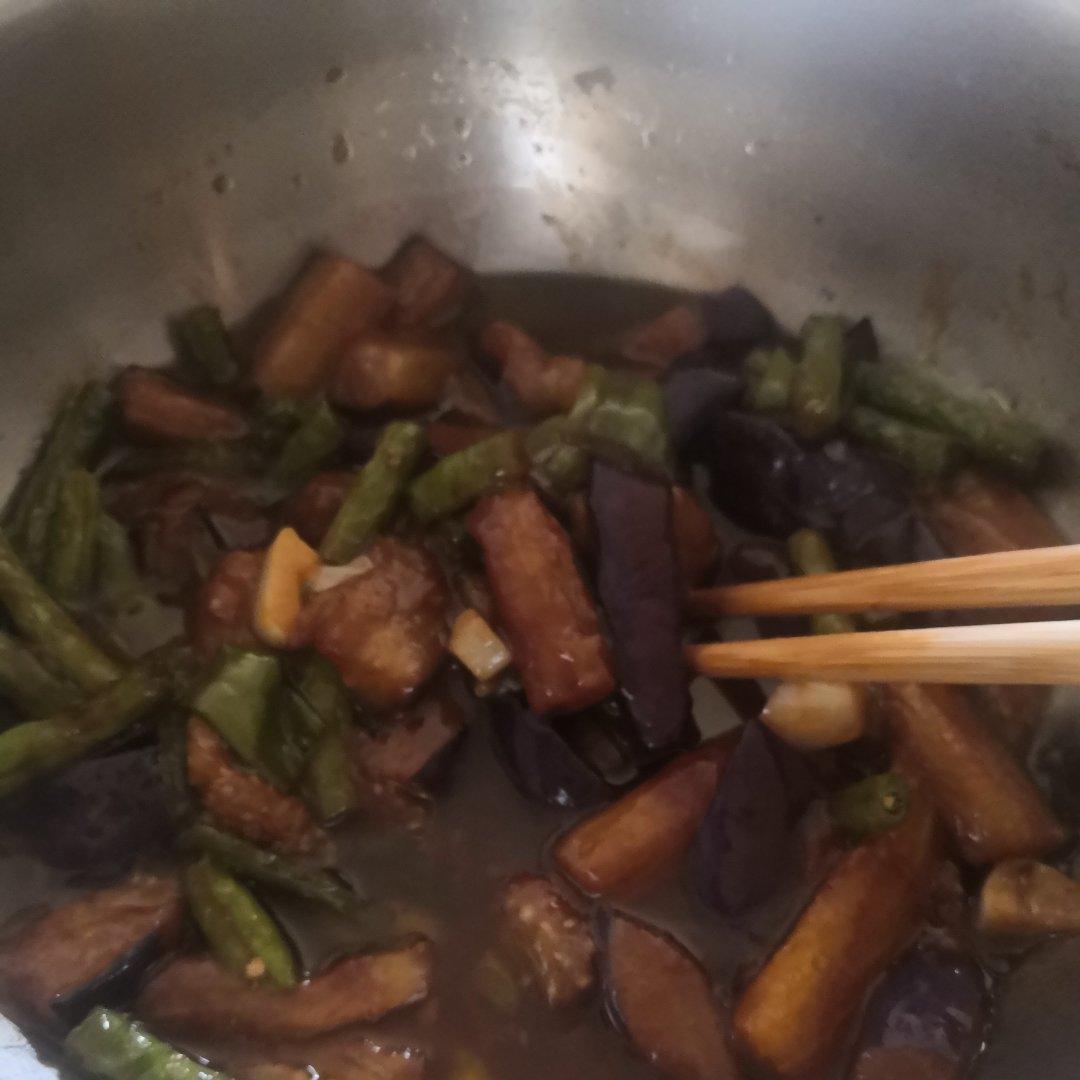 茄子炒豆角（饭店的味道）