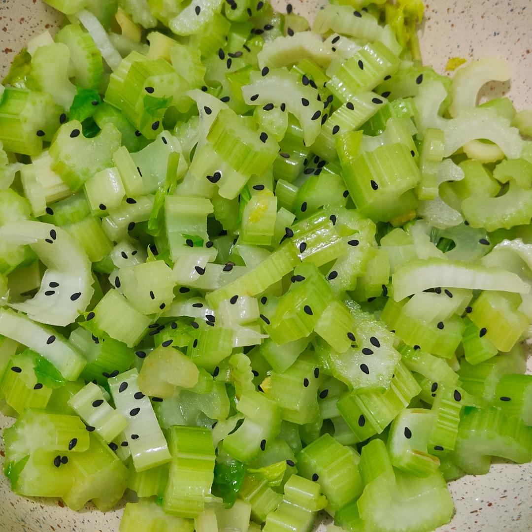 凉拌芹菜