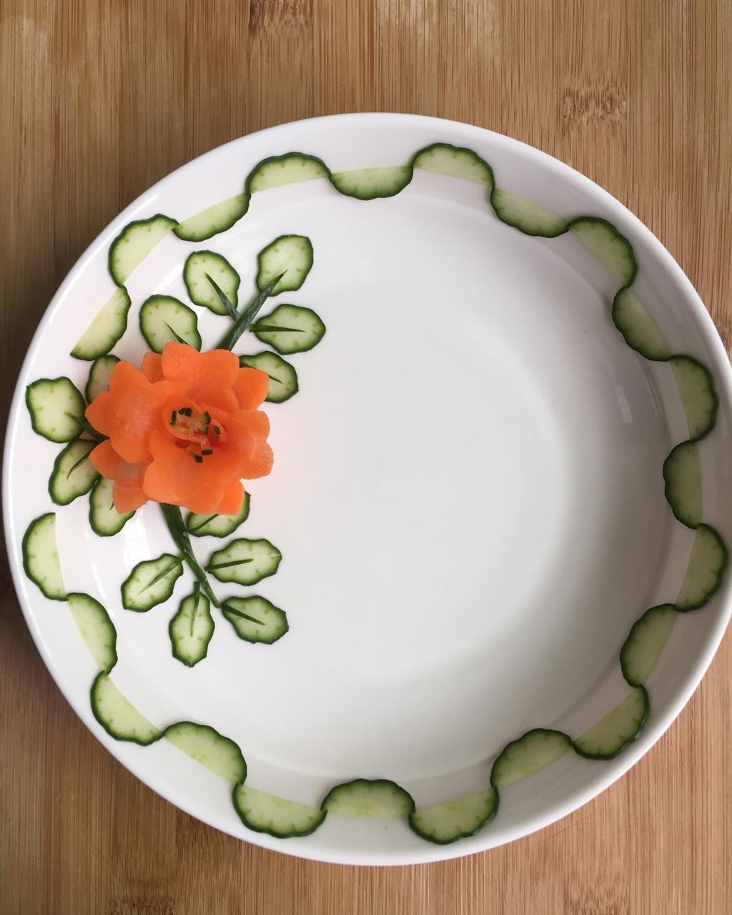 原味酥皮泡芙做的简单美丽的盘饰(5)——拼装花的围边与叶子