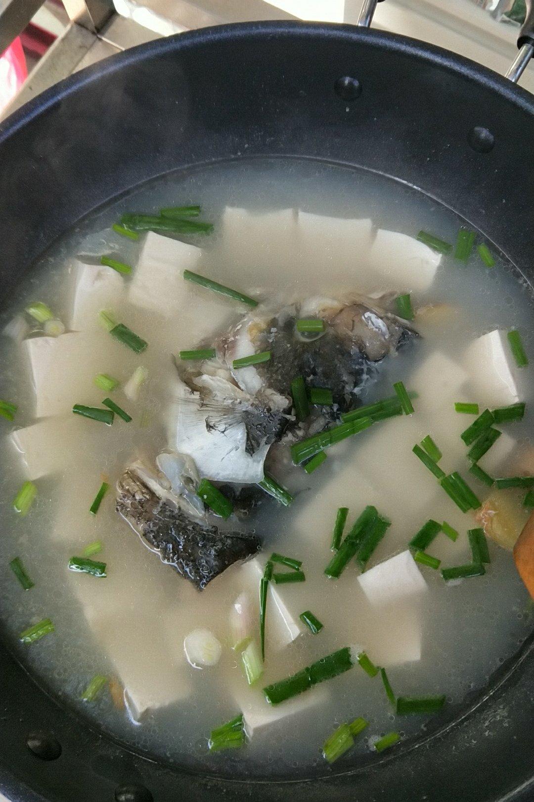 啊红啰做的豆腐鲫鱼汤