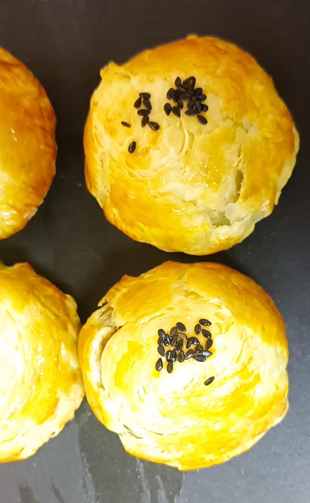 蛋黄酥（蛋挞皮版）的做法