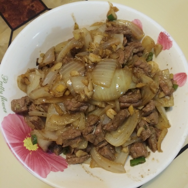 孜然洋葱炒牛肉粒
