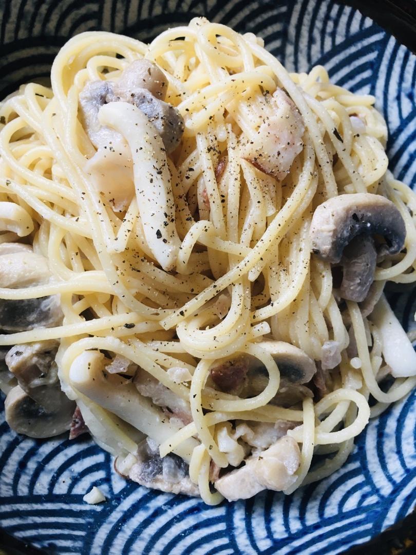 白蘑菇奶油培根意面