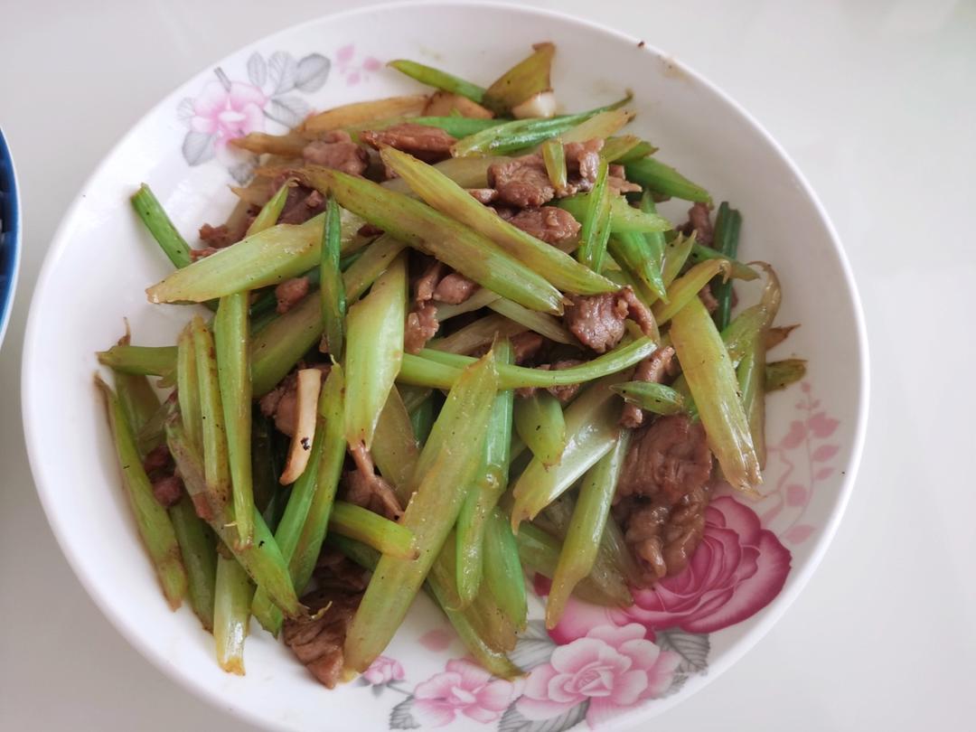 下饭芹菜炒肉