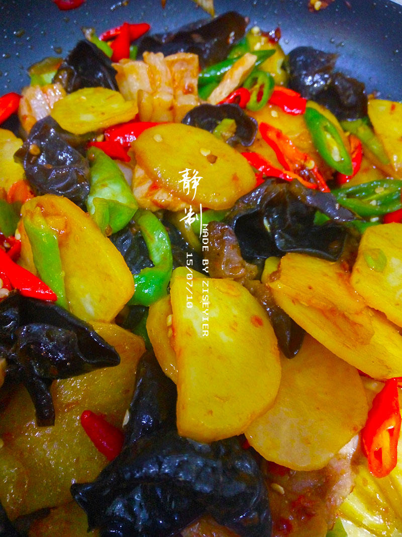 五花肉干煸土豆片