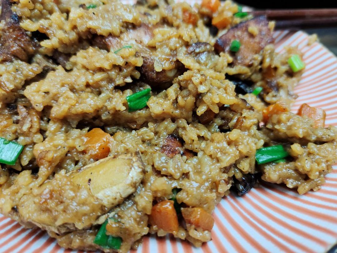 电饭煲排骨焖饭‼️米饭粒粒分明，咸香入味，超级好吃