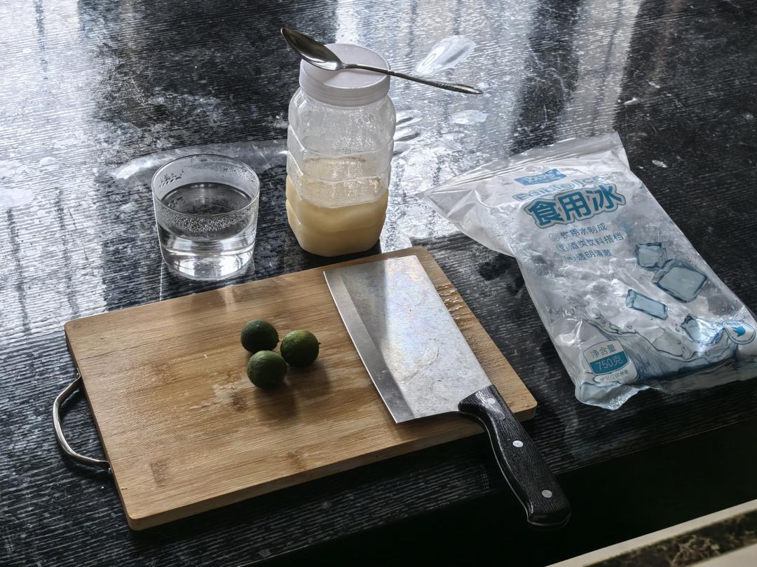 维C小青柠蜂蜜水