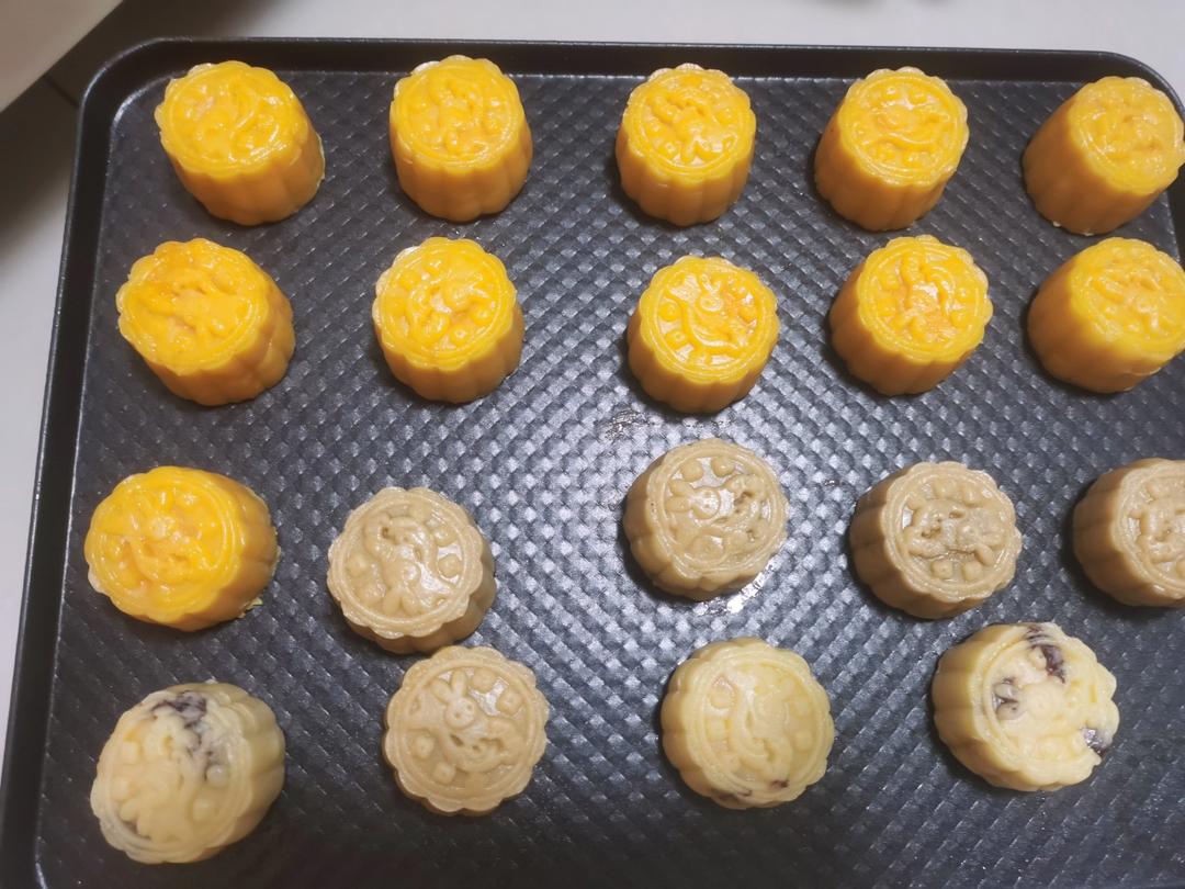 💃奶黄流心月饼——这是可以让你坐稳朋友圈厨霸位置的月饼🥮，没人点赞算我输👎