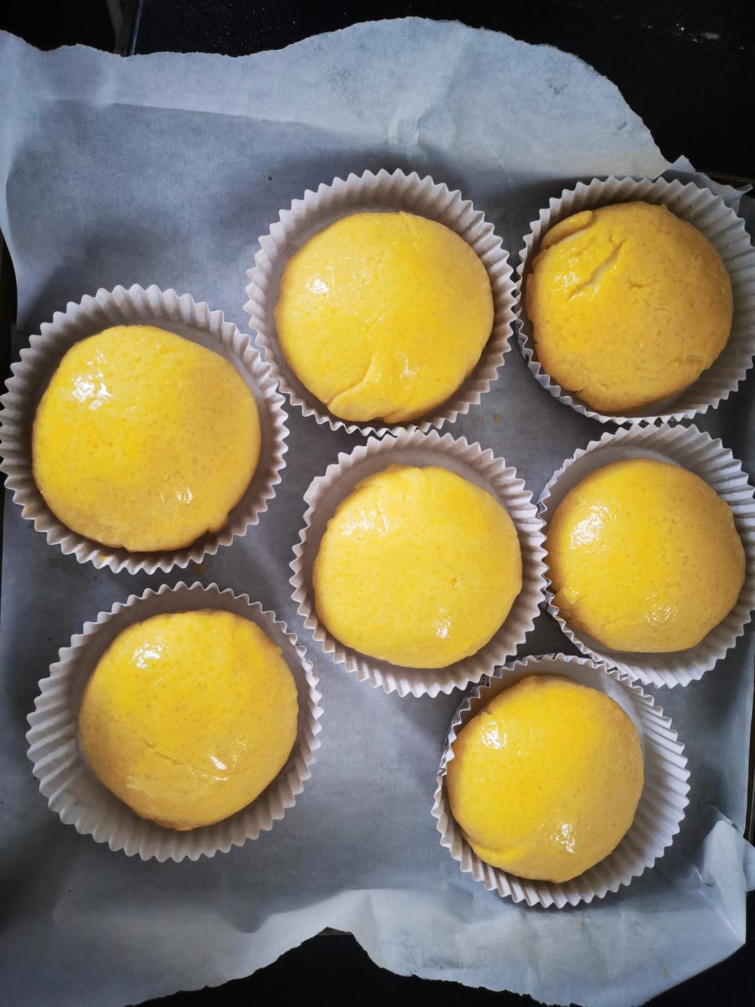 好吃到炸裂的港式菠萝包（附带制作酥皮的小视频）