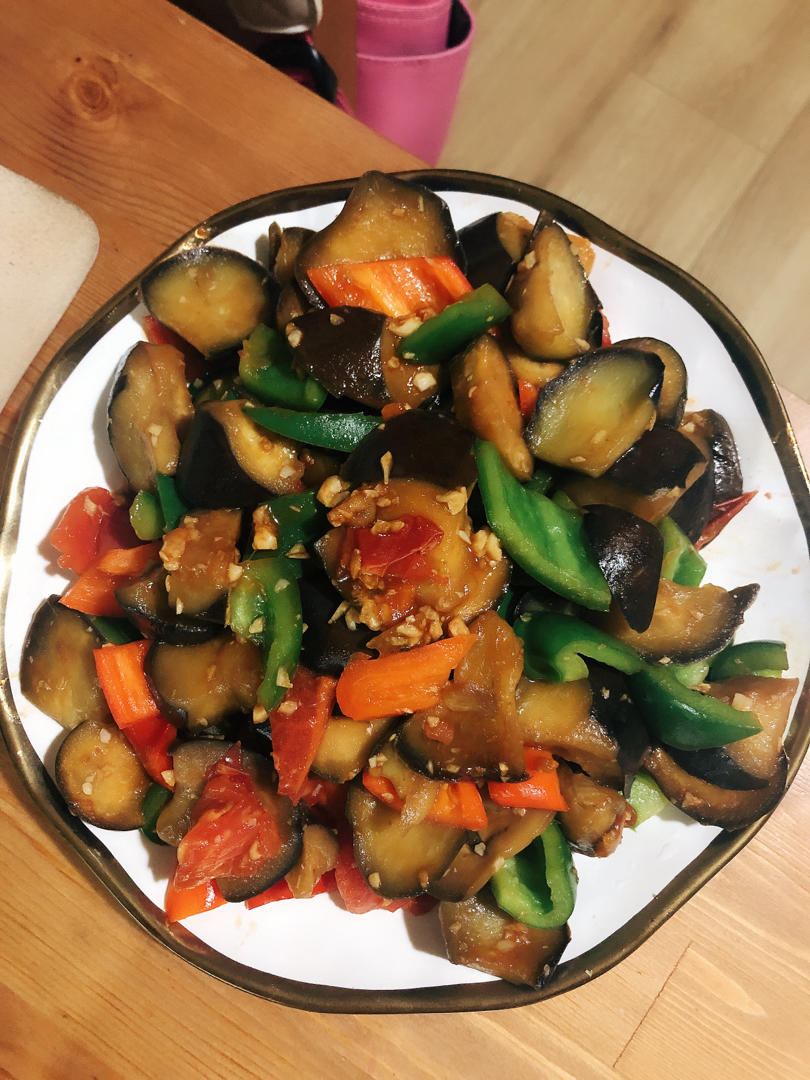 红烧茄子（佐西红柿尖椒）