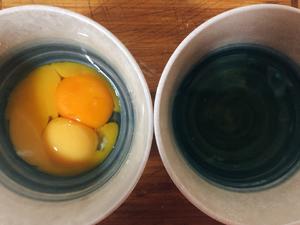 双色蛋炒豌豆苗『减脂减肥菜』豌豆苗炒蛋的做法 步骤1
