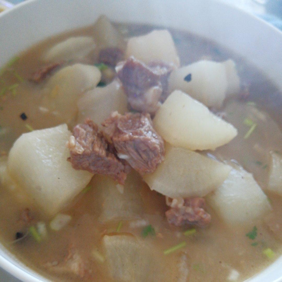 牛肉炖萝卜