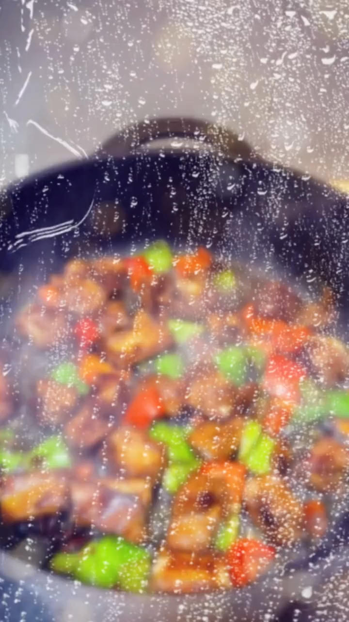 香辣排骨煲仔饭