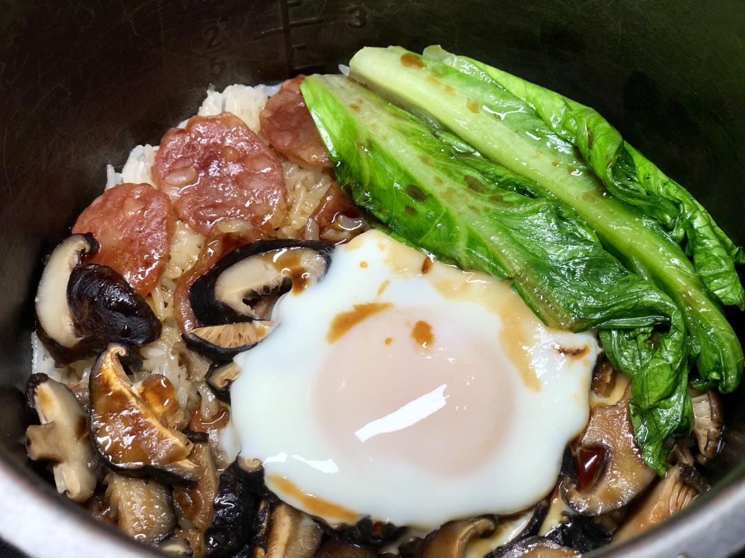 广式腊味煲仔饭