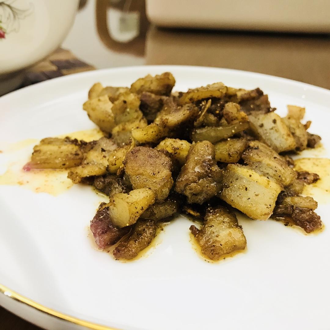 “椒盐五花肉” 一口炒锅就能吃到烧烤