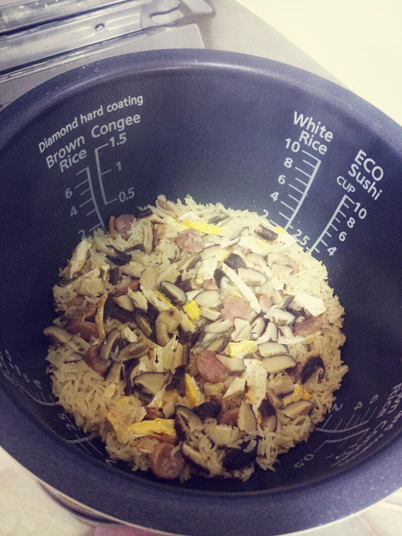 香菇腊肠土豆焖饭