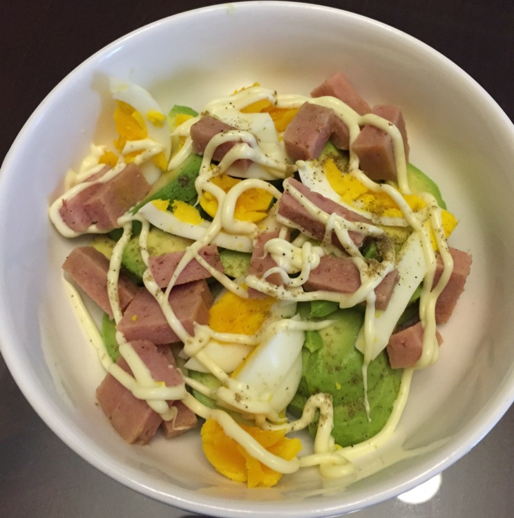 早餐之牛油果鸡蛋沙拉