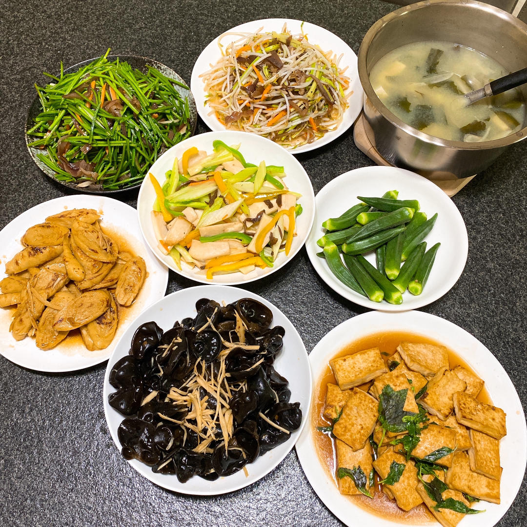 秋葵,杏鮑菇炒西洋芹,薑絲炒麵腸#素食##全素#行者淨語 629美食讓人起
