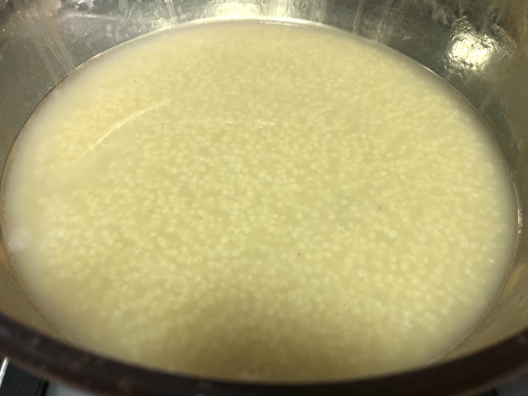 终于熬出一锅有厚厚米油的小米粥