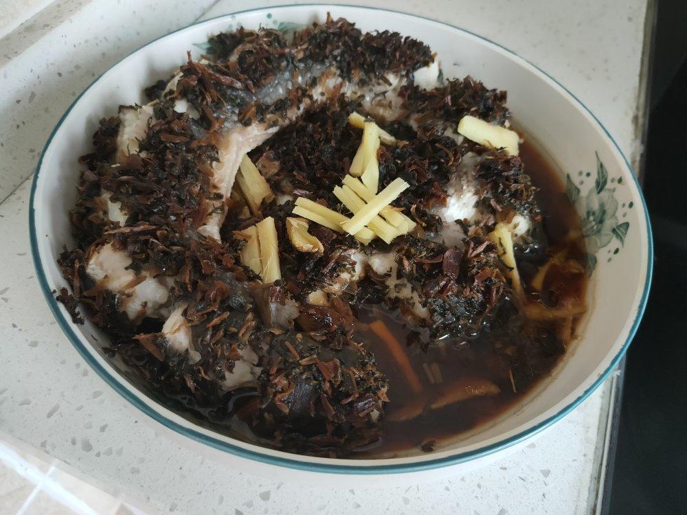 叶子红了了做的霉干菜蒸河鳗