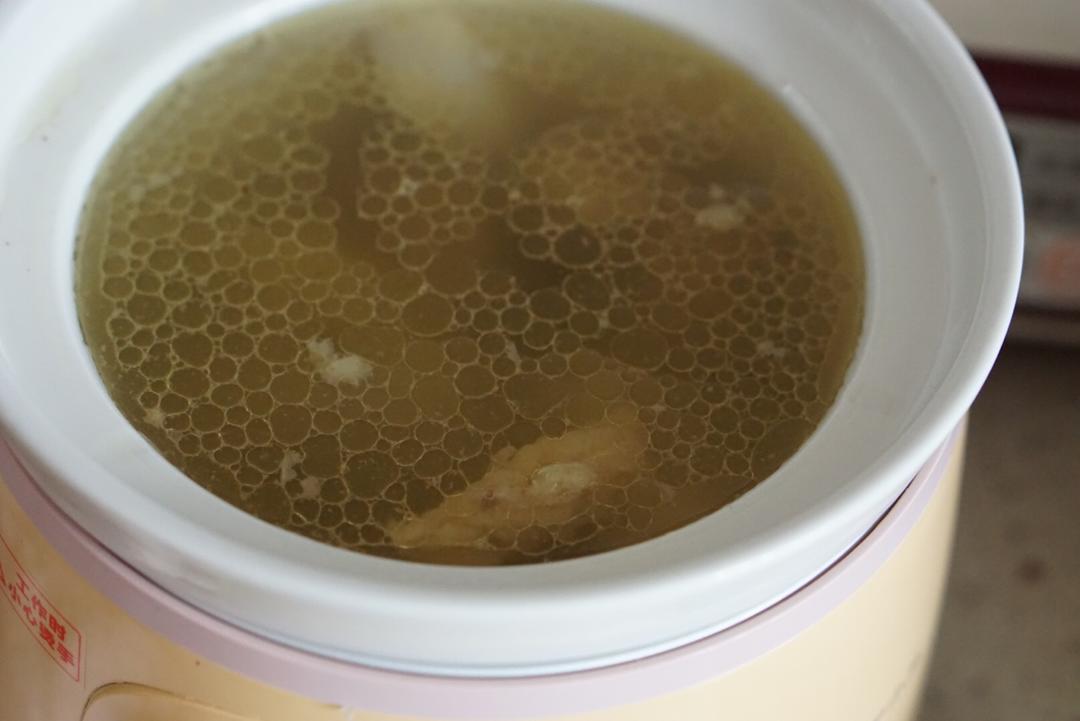白萝卜牛腩汤