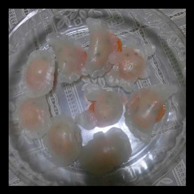 晶莹剔透的爱心花样水晶虾饺