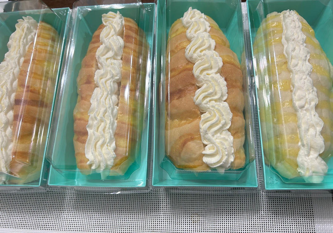 鲜奶油毛毛虫面包