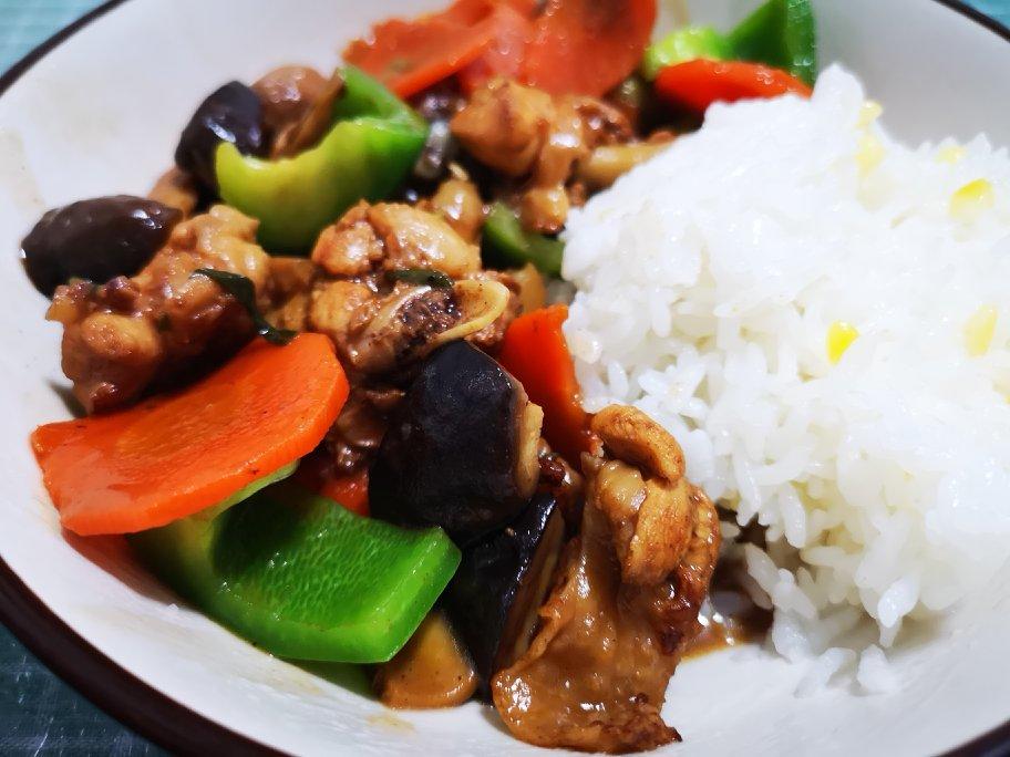 黄焖鸡米饭