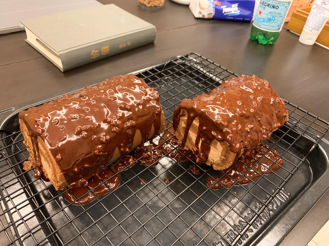 吃一口就满足的梦龙蛋糕卷，巧克力脆皮蛋糕卷