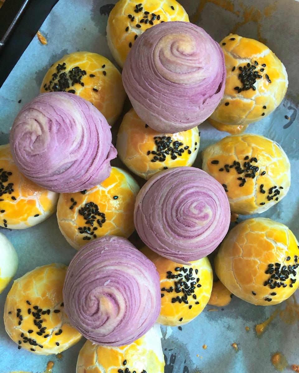 蛋黄酥~紫薯、抹茶、原味~花好月圆，中秋快乐~内附一次做六色蛋黄酥方法~
